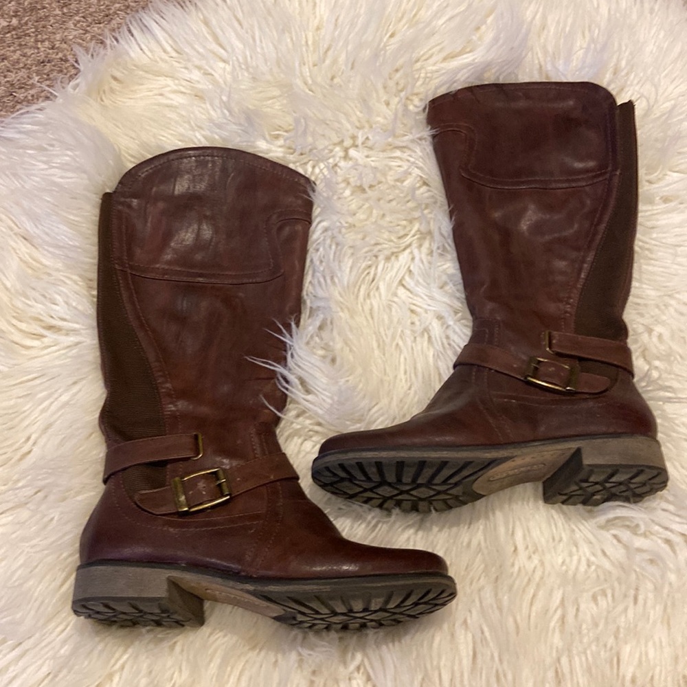 Size 8 Bare Trap Seduce tall brown leather-type boots